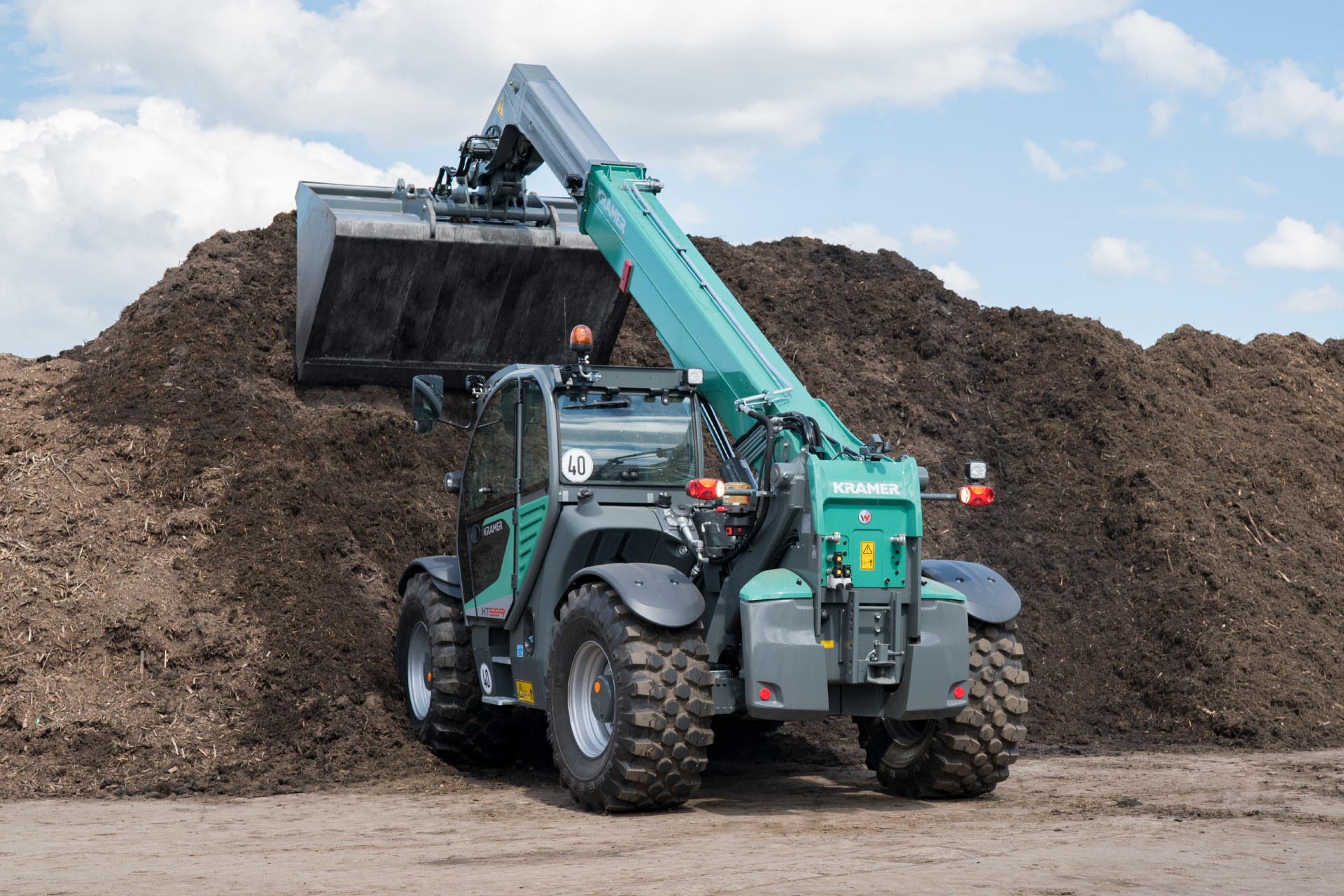 The Kramer telehandler KT559 while loading material.