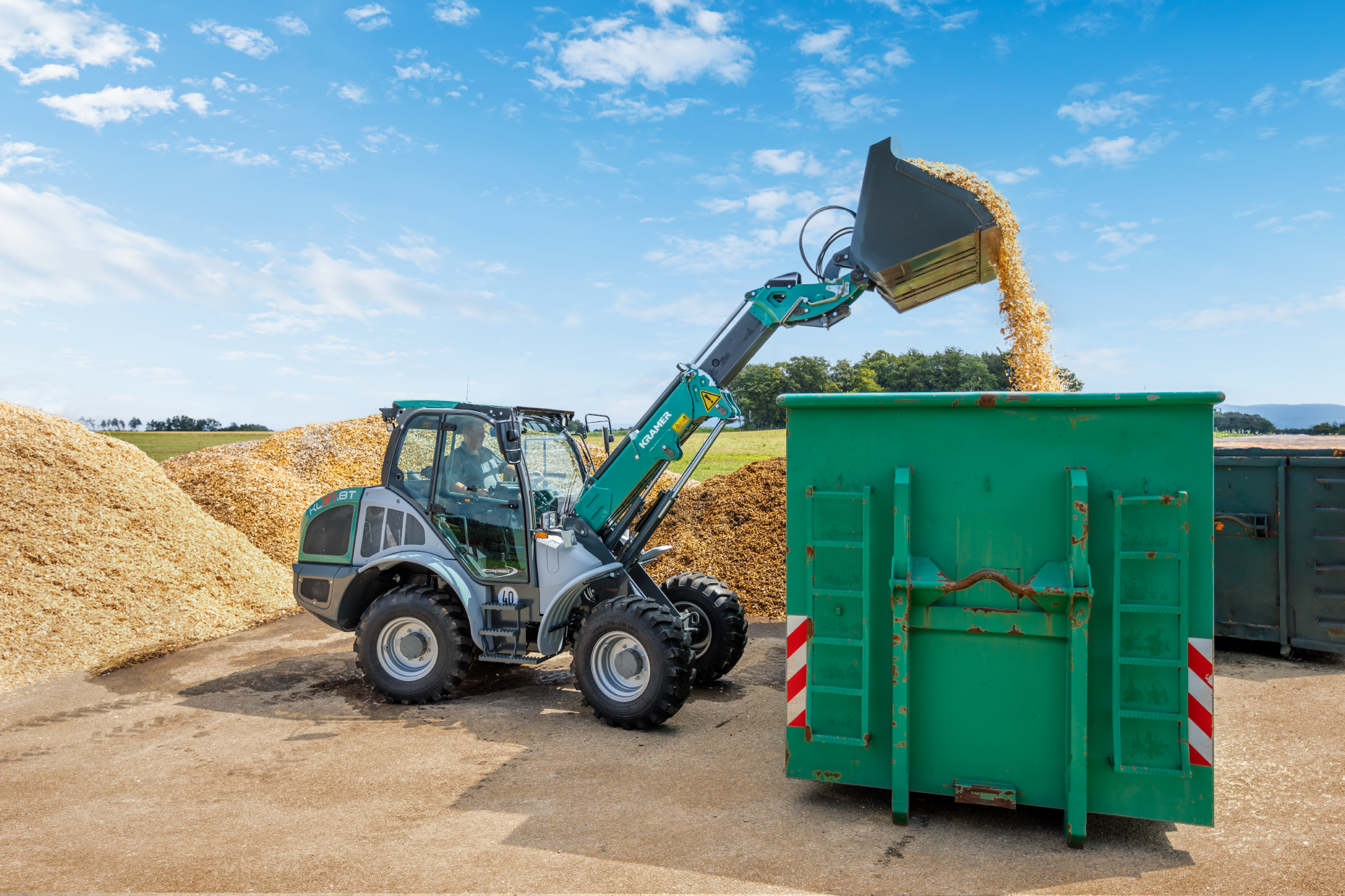 The Kramer telescopic wheel loader KL37.8T while working with wood chips.