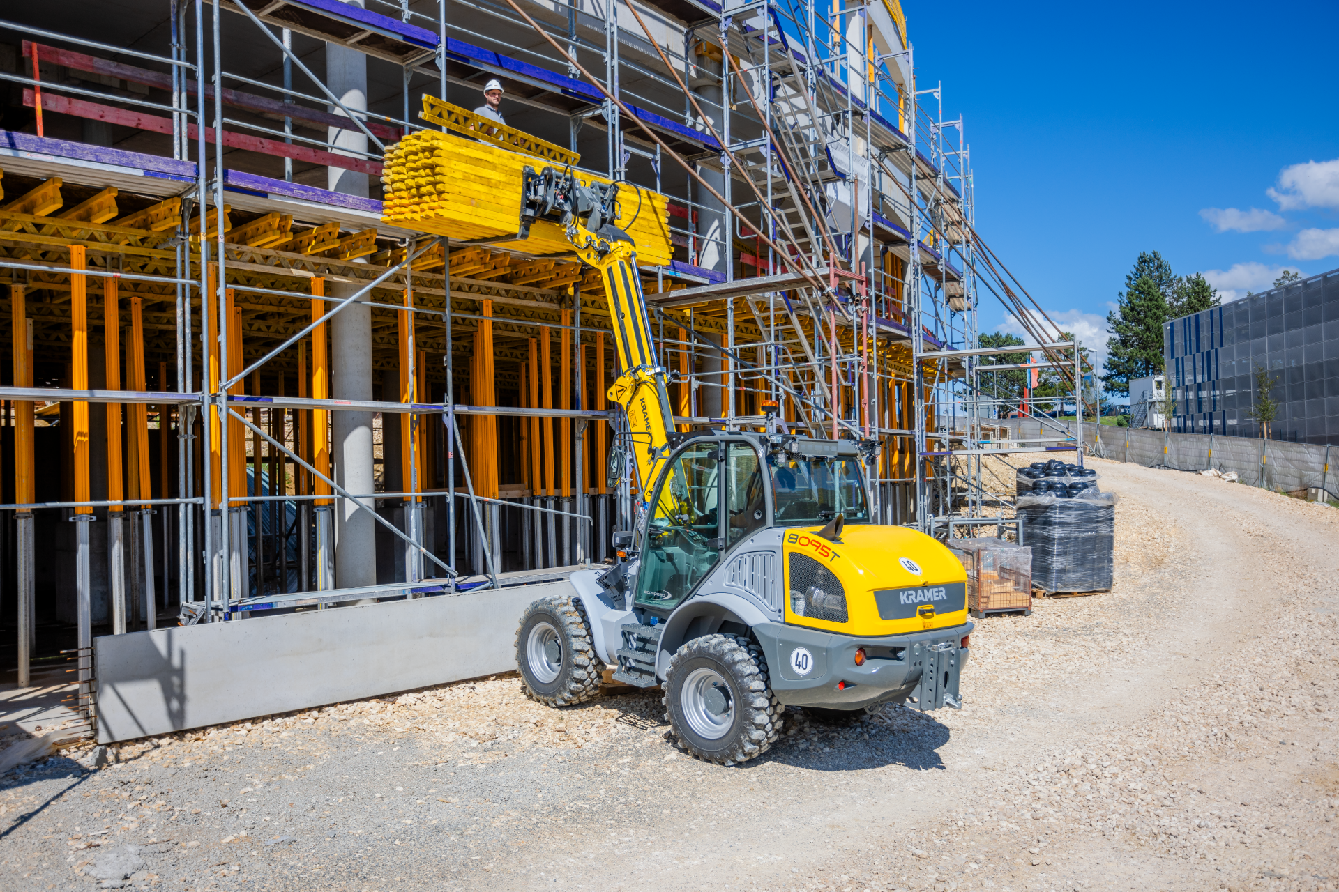 The Kramer telescopic wheel loader 8095T while stacking.